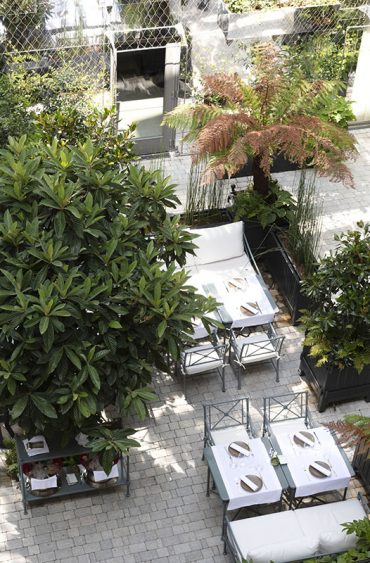 La terrasse de l’hôtel Les Jardins du Faubourg