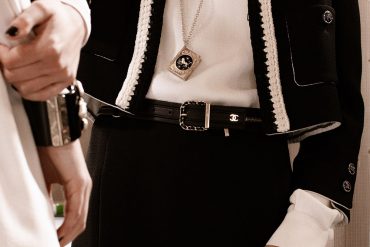 La veste tweed Chanel, sous toutes les coutures