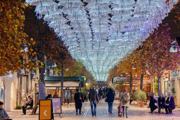 Bercy Village fait scintiller le ciel de Paris Pour les fêtes de fin d'année 