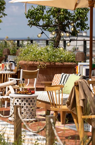 A drink or dinner on the roof of Villa M