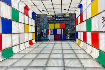 Spin Master fête les 50 ans du Rubik’s Cube : une célébration géante envahit Paris