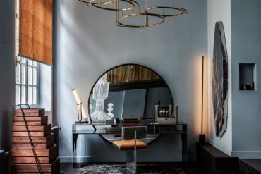 Un salon de coiffure dans une galerie de design