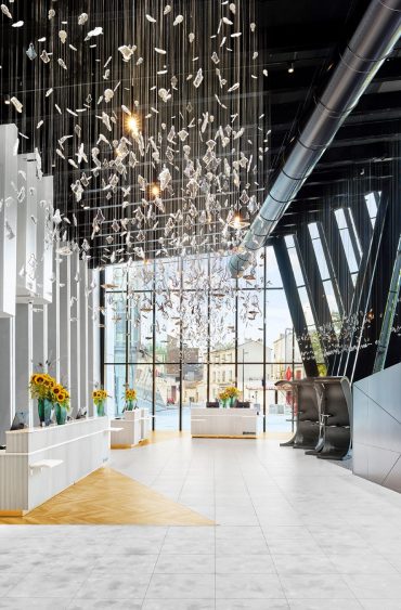 Un hôtel dans une ancienne tour de bureaux