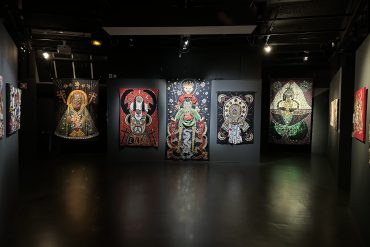 Les étoffes s’exposent à la Halle Saint-Pierre