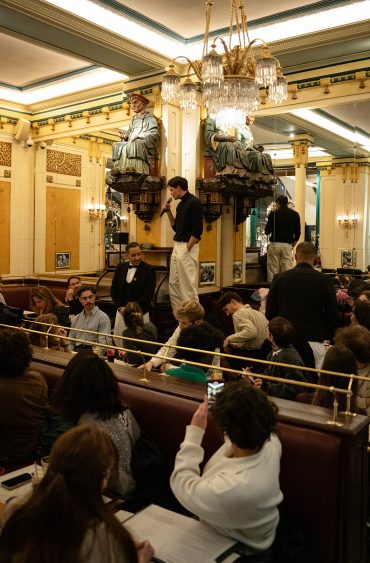 Les Soirées Apollinaire font souffler un vent de poésie aux Deux Magots