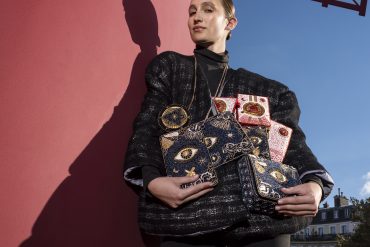 Sophie Cano crée une ligne d’accessoires Moulin Rouge