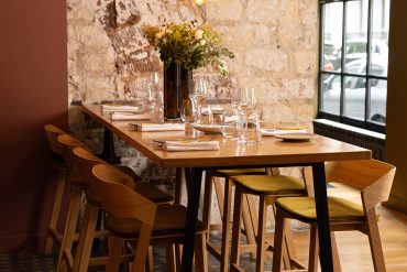 Une table qui ne vous prend pas pour un schnock