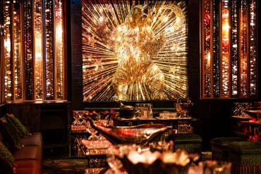 L’Aventure renaît face à l’Arc de Triomphe