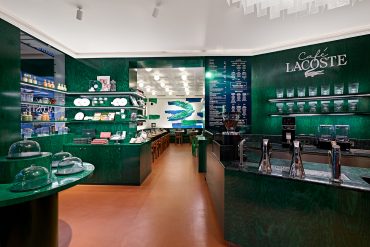 Café Lacoste: french tennis-chic spirit