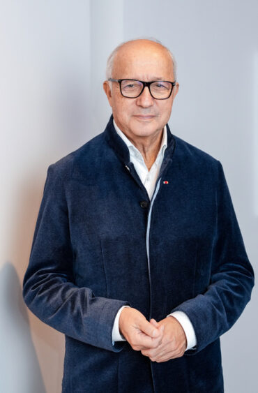 Laurent Fabius expose sa peinture à Paris