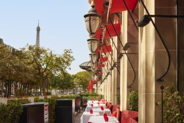 Le Plaza Athénée sous un air de dolce vita