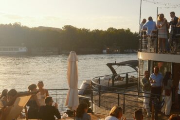 Paris welcomes its open-air hotspots