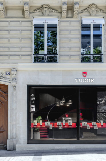 Tudor prend ses quartier sur les Champs-Elysées