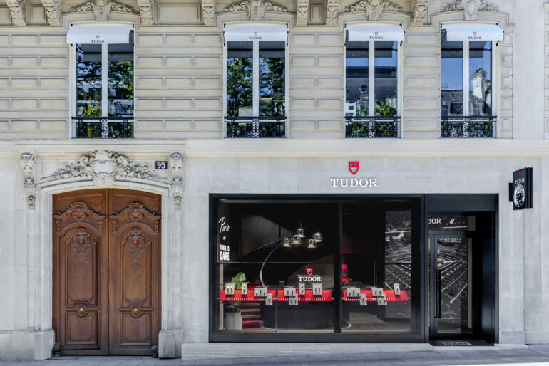 Tudor prend ses quartier sur les Champs-Elysées