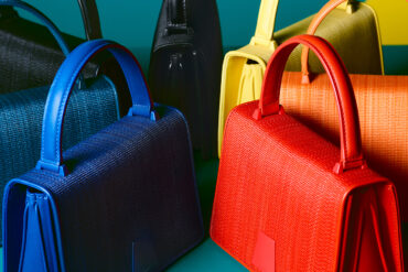 Akris donne une nouvelle dimension graphique à l’Alice Mini Bag