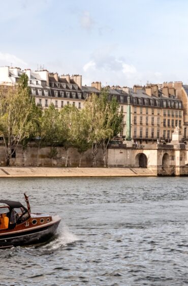 Love boat on the Seine